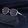 Solglasögon Classic Square Women Brand Designer Retro Metal Big Frame Sol Glasögon för män Vintage Gradient Oculos Feminino