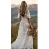 Rustik Boho Party Dresses 2023 V-ringning Backless Ruffles Sweep Train Lace Applique Country Wedding Gown Vestido de Novia 328 328