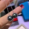 Baumelnde Ohrringe HENGSHENG 8 mm runde Tahiti-Schwarze natürliche Ozeanperlen feiner Schmuck aus reinem 925er Silber, Tropfen-Luxus für Frauen