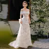 Abiti casual Sexy Abito da sposa a sirena con spalle scoperte Boho Senza maniche Appliques in pizzo Abito da sposa Senza schienale con lacci lucidi blingbling Tulle Train Vestido De Noiva