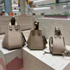 2023 Premium Deri Tote Loe-Design-Wing Winged, Smile Yüz, Üst Katmanlı İnek Keli, Crossbody ve Omuz Kahverengi Kış Sonbahar