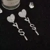 Boucles d'oreilles de créateurs Luxueux romantique plein de diamants boucles d'oreilles d'amour dames lettres tempérament exagéré charmante boucles d'oreilles longues mode goutte