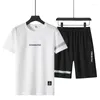 남자 트랙 슈트 2023 여름 트랙 슈트 남자 두 조각 세트 반바지와 T 셔츠 폴리 에스테르 패션 인쇄 단단한 스웨트 셔츠 세트 homme clohing