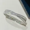 Bracciale di lusso Harry W Designer di marca Top S925 Argento sterling Pieno di zirconi di cristallo inciso Doppio strato Croce Bracciale rigido per le donne Gioielli da sposa