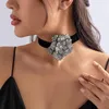 Gargantilla Estilo europeo y americano Retro Mariposa Perla Collar de flores de cristal Minimalista Cera Hada de capas largas