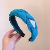 2023 New Luxury Designer Pura lana fatta a mano lavorata a maglia Cappello da donna blu di alta qualità molto alla moda Ragazze P Lettera Fascia da donna Casual indossabile