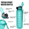 Bouteilles d'eau bouteille plastique utile grande capacité résistant aux fuites avec paille fournitures scolaires tasse de sport boisson