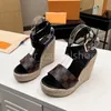 Designer kvinnor styrbord kil sandaler mode sandaler halmsko öppen tå plattform skor 20 färg kilsko halm botten med ruta 35-41