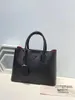 Diseñador Diseñador Bolso de mano Hombro Bolsos grandes Cuero Abierto Cubo duro Bolso cruzado Mujer 2 Tamaño Clásico Triángulo Decoración 837