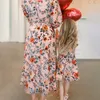 Abiti coordinati per la famiglia primavera ed estate Mamma e figlia rosa Abito lungo floreale set di look per la famiglia Vestiti per me e la mamma abbinati agli abiti per la famiglia 230804