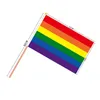 Bandeiras de bandeira Aerxrbrae bandeira de mão personalizada 100Pcs 14*21Cm vara de plástico arco-íris mão bandeira gay lésbica homossexual bissexual orgulho bandeira de mão 230804