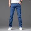 Pantalones vaqueros de talla grande para hombre 40 42 44 46 finos azul claro rectos primavera/verano clásico moda de negocios pantalones elásticos de mezclilla marca masculina