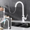 Rubinetto intelligente da cucina Display digitale della temperatura a LED Acqua calda fredda bianca Estrarre il sensore tattile Rubinetto dell'acqua del lavabo oscillante