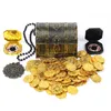 ノベルティアイテム100pcsプラスチックゴールドトレジャーコイン海賊ゴールドコインプロップおもちゃハロウィーンデコレーションキッズバースデーパーティープロップアクセサリー230804