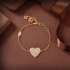 Designer Charm Bracelet Letter V Women Fashion Jewelry Pearl Metal Lies Gift Bracelets 87 valentino