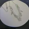 Hänge halsband kvinnor flicka halsband gröna konfetti pärlor med reflekterande ljus pärla cross design clavicle tröja kedja konsttillbehör