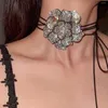 Gargantilla Estilo europeo y americano Retro Mariposa Perla Collar de flores de cristal Minimalista Cera Hada de capas largas