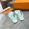 Wysokiej jakości designerskie sandały slajdy kobiety swobodne buty płaskie kapcie luksusowe skórzane letnie plażowe cukierki kolorowe klapki klapki buty slajdy sznurki z rozmiarami pudełka 35-41