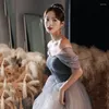 民族服の贅沢な花嫁マキシプリーツ中国のQipaoバックレスウェディングチョンサムのためのグラデーションフォーマルパーティードレスビーズローブDE