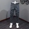 Mäns jeans street mode män skarvad designer stor pocket grå khaki casual lastbyxor hombre hip hop joggers breda benbyxor