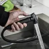 Смеситель кухонной раковины черная палуба монтируется гибкая вытяжка