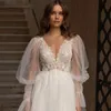 Manches longues gonflées Une ligne Robes de mariée Romantique Tulle Boho Sexy Deep V Neck Plus Size Robes de mariée Backless Lace Appliqued Second Robes de réception pour la mariée CL2678