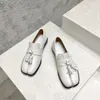 2024Tabi Mocassins Chaussures de créateurs Luxe Margiela Femmes Baskets Tabi Split Toe Sandal Nude Chaussures Mode Extérieur Loisirs Cuir Babouches Taille 35-40