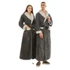 Vêtements de nuit pour femmes Robes chaudes épaisses Femmes Hommes Mode Double pont Flanelle Peignoirs de luxe Couple surdimensionné Allonger Confort Robe de chambre