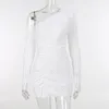 Casual Dresses Sexig skevhals Lång ärm Ruched Slit BodyCon Night Club Party Women's Fall White Ruffles spets födelsedag miniklänning