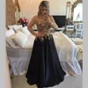 Or Dentelle Appliqued Perles Satin Robes De Bal Bleu Marine Manches Longues Robes De Bal Longue Arabe Dubaï Soirée Dress215K