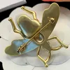 العلامة التجارية Bee Brooch Ladies Vintage Copper Pendant Pendant Gorgeous Honey Charm Brooch Fashion Party مع صندوق هدايا