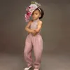 Abiti da ragazza di fiori in due pezzi adorabili per la cerimonia nuziale Abiti da spettacolo per bambini in rilievo con scollo all'americana Pantaloni per bambini con applicazioni in raso Pr273I