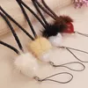 Correias de celular encantos bola de cabelo amor pingente móvel cordão curto pulseira de couro tecido caso móvel universal anti-perdido estilingue