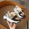 2023 Fashion Designer Kids Baby Sneakers Toddler Girl Scarpe Autunno Primavera Bambini ragazzi e ragazze Plaid Scarpe sportive traspiranti Outdoor giovani Taglia Eur26-35