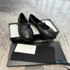 2023 Summer Beach Sandals Designer Designs Shoes Casual Fashion кожаная пряжка на каблуках Baotou Lady Flat Work Women Mocting Color Shouse Обувь