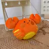 Plush dockor Cartoon Crab Doll Pendant Keychain Creative Crawfish ryggsäck Charm Childrens födelsedag julklapp 230807