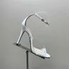 Kvinnors designer sandaler sommar lyxig sexig svart vit temperament sandaler 10 cm strass fotled remsemester casual skor 35-42