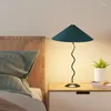 Lampadaires Nordique Simple Lampe Plissée Vintage Courbe Fer Luminaires Pour Salon Canapé Chambre Chevet Décor Debout Coin Lumières