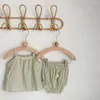 Conjuntos de roupas menina bebê verão legal fino bonito conjunto crianças pulôver tops sling solto camiseta listrada moda pompons algodão pão shorts terno