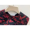 女性のブラウスZessam Red Flower Graphic Print Women Shirt V-Neck Lengeve Button Femme Pullover Vintage Classic Casuary Lady Top 2023