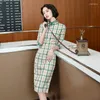 Ethnische Kleidung Wildleder Mittellanges grünes Cheongsam Literarisches Plaid Mittelärmeliges frisches chinesisches Abendkleid im traditionellen Stil Qipao für Frauen