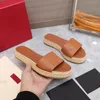 Alpargata trenzada Marca de diseñador Sexy gránulos resbaladizos Sandalias de cuero de becerro Diapositivas Mujeres Zapatillas de fondo grueso Resbalón en mulas Moda Verano Playa Falt Chanclas