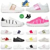 Moda zapatos de San Valentín zapatillas de deporte Valentinety negro blanco azul marino verde rosa azul dorado picos remaches zapatillas mocasines cuero para hombre para mujer zapato de vestir casual