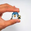 Stift broscher söta resor pingvin game valorant penguin hårt emaljmärke brosch diy ryggsäck pin fest gåva smycken kawaii pin hkd230807