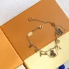 Estilos calientes 18K chapado en oro Conjuntos de joyería fina Diseñador de lujo Marca Carta Colgante de acero inoxidable Collar Pulsera Brazalete Moda Mujer Regalo del banquete de boda