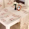 Kinesiska produkter Pastoral broderi Hollow Flower Table Runner Mat Embroidered Floral Cutwork täcker Rektangel Flower Table Runners