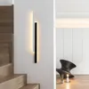 Vägglampor modern lång strip led lampa inomhus upp ner ljus vardagsrum sovrum bakgrund foajé korridor