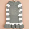 Abbigliamento per cani Abito con orlo ondulato Twist Twisted String Striped Grey White Bowknot Fur Ball Pet Dress