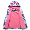 سترة السترات للبنات 2023 ربيع الأطفال S Flower Flower Coate Coat Windbreaker Kids Polar Royproof 3 12T 230807