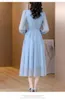 Robes décontractées robe à manches longues en soie bleue pour le printemps 2023 coutures en maille haute-mûrier montre une jupe mince et longue